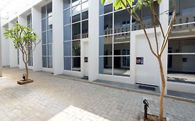 RedDoorz Plus near Paragon Mall Semarang