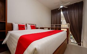 RedDoorz Plus near Paragon Mall Semarang