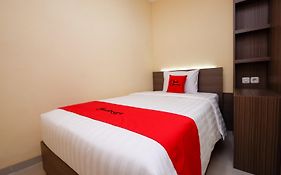 RedDoorz Plus near Paragon Mall Semarang